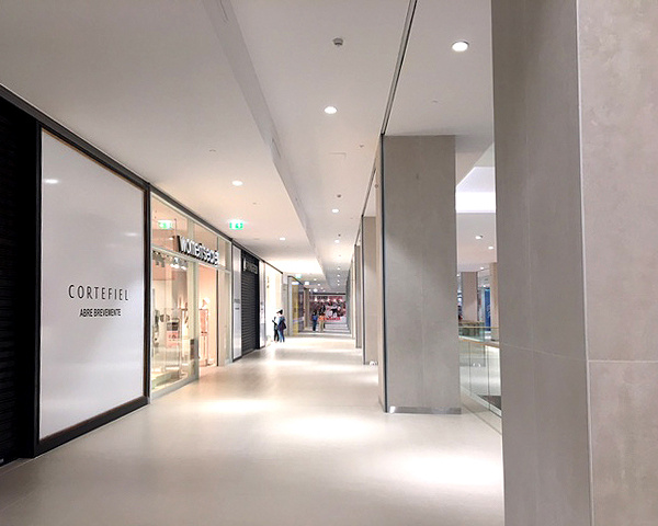 Glicínias Plaza Shopping Center interior