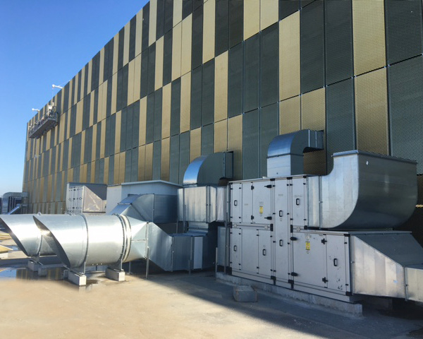 HVAC equipment at Glicínias Plaza Shopping Center