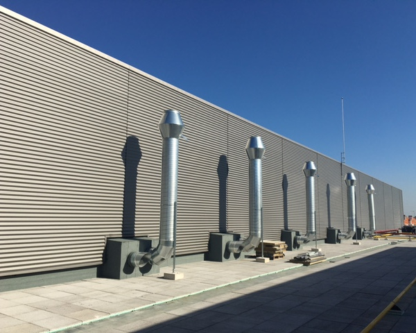 HVAC equipment at Glicínias Plaza Shopping Center