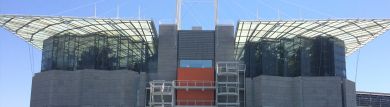 Close-up architectural view of the Oceanário building